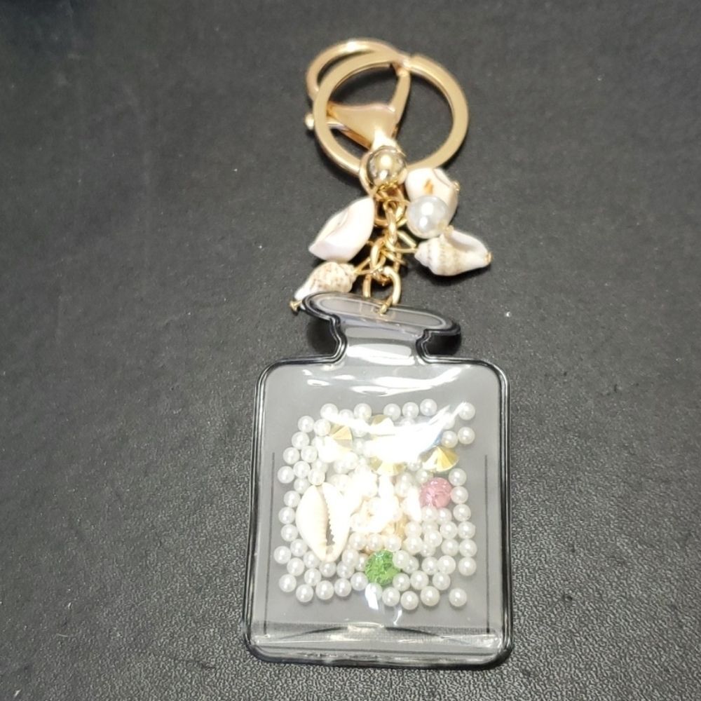 Faux pearl bottle keyfob